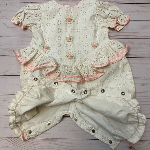 Vintage Baby Girls Eyelet Floral Romper - Picture 3 of 9